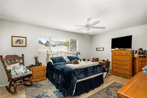 Bedroom - 915 E La Veta Ave, Orange, CA 92866 photo 1 of 2