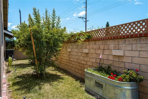 Exterior - 915 E La Veta Ave, Orange, CA 92866 photo 2 of 4