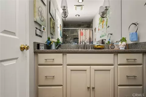 Bath - 915 E La Veta Ave, Orange, CA 92866 photo 2 of 3