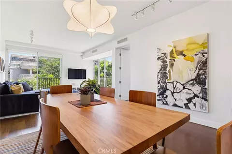 855 N Croft Ave #302, Los Angeles, CA 90069
