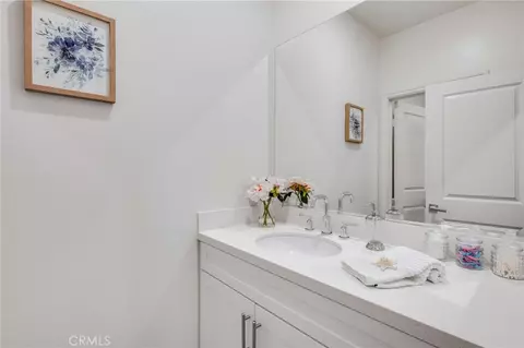 Bath - 1404 Wingfoot, Carson, CA 90746 photo 1 of 2