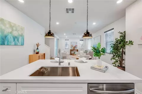 Entry Way - 1404 Wingfoot, Carson, CA 90746 photo 2 of 4