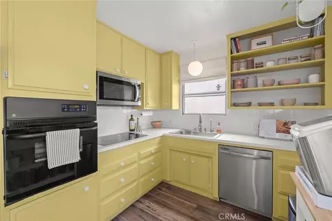 Kitchen - 528 Cedar #3A, Long Beach, CA 90802 photo 2 of 4