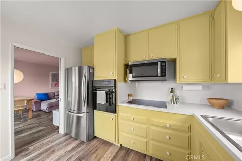 Kitchen - 528 Cedar #3A, Long Beach, CA 90802 photo 3 of 4