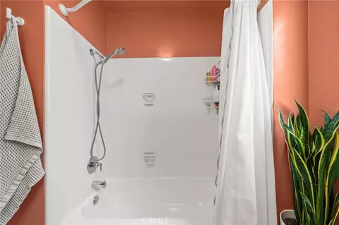 Bath - 528 Cedar #3A, Long Beach, CA 90802 photo 2 of 2