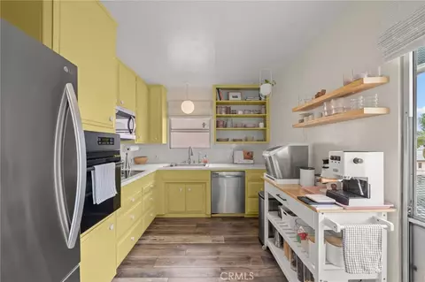Kitchen - 528 Cedar #3A, Long Beach, CA 90802 photo 1 of 4