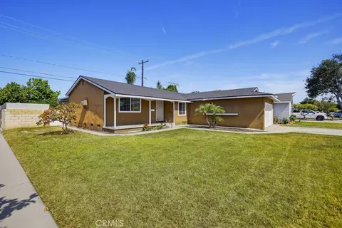 10321 Courtright Rd, Stanton, CA 90680