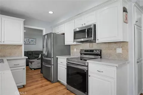 Kitchen - 640 W Imperial, Brea, CA 92821 photo 2 of 2