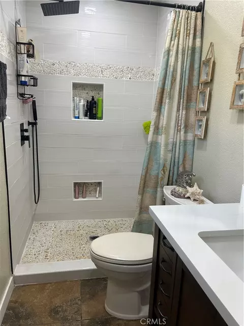Bath - 1614 Kirby Ct, Redlands, CA 92374 photo 2 of 3