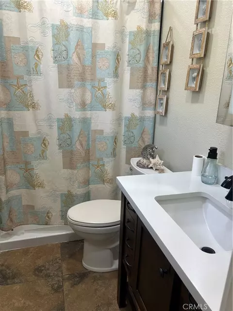 Bath - 1614 Kirby Ct, Redlands, CA 92374 photo 1 of 3