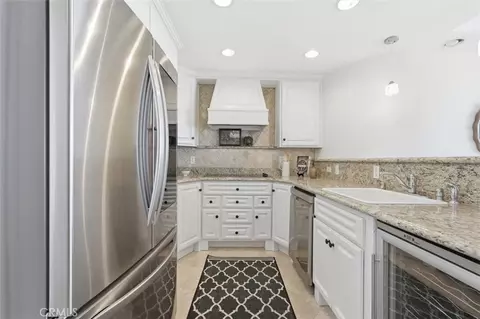 Kitchen - 700 E Ocean Blvd #2002, Long Beach, CA 90802 photo 3 of 5