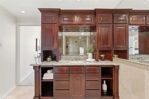 Bath - 700 E Ocean Blvd #2002, Long Beach, CA 90802 photo 2 of 5