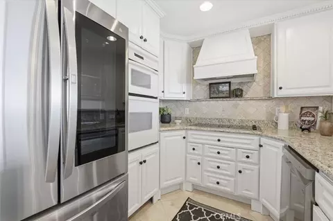 Kitchen - 700 E Ocean Blvd #2002, Long Beach, CA 90802 photo 4 of 5