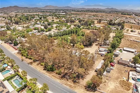 View/Area - 30925 Old Windmill Rd, Menifee, CA 92584 photo 6 of 11