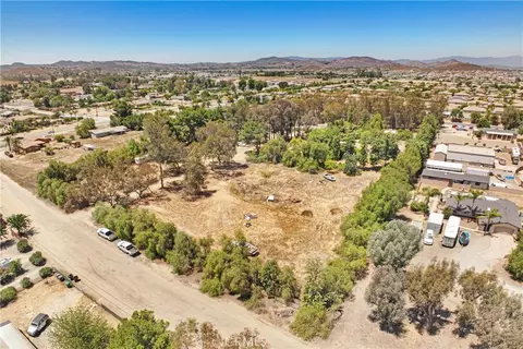 View/Area - 30925 Old Windmill Rd, Menifee, CA 92584 photo 2 of 11