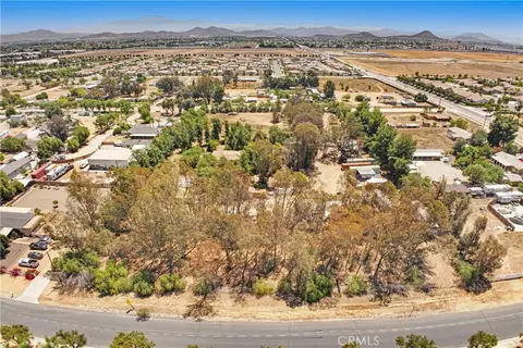 View/Area - 30925 Old Windmill Rd, Menifee, CA 92584 photo 5 of 11