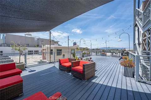 Exterior - 100 W 5th St #7E, Long Beach, CA 90802 photo 3 of 4