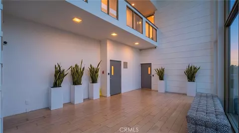 Entry Way - 1140 E Ocean, Long Beach, CA 90802 photo 2 of 5