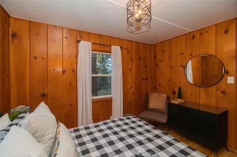 Bedroom - 627 Rose Ln, Twin Peaks, CA 92391 photo 5 of 11