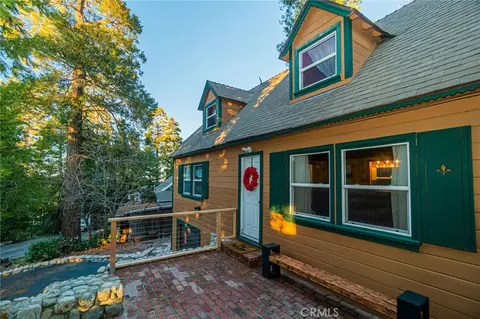 627 Rose Ln, Twin Peaks, CA 92391