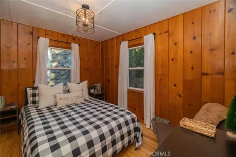 Bedroom - 627 Rose Ln, Twin Peaks, CA 92391 photo 4 of 11