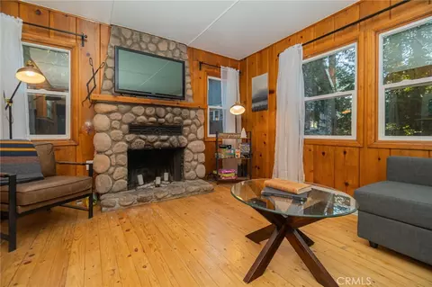 Living - 627 Rose Ln, Twin Peaks, CA 92391 photo 2 of 3