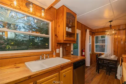Kitchen - 627 Rose Ln, Twin Peaks, CA 92391 photo 2 of 2