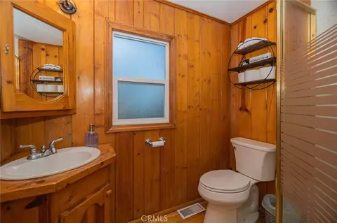 Bath - 627 Rose Ln, Twin Peaks, CA 92391 photo 1 of 2