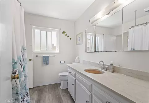 Bath - 2858 Clark Ave, Long Beach, CA 90815 photo 1 of 3