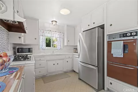 Kitchen - 2858 Clark Ave, Long Beach, CA 90815 photo 3 of 4