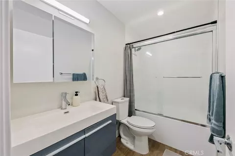 Bath - 1060 Olive, Long Beach, CA 90813 photo 2 of 2
