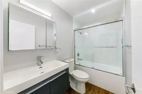 Bath - 1060 Olive, Long Beach, CA 90813 photo 1 of 2