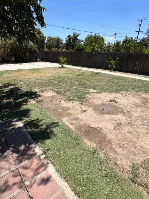 Exterior - 3216 Laurel, Bakersfield, CA 93304 photo 6 of 8