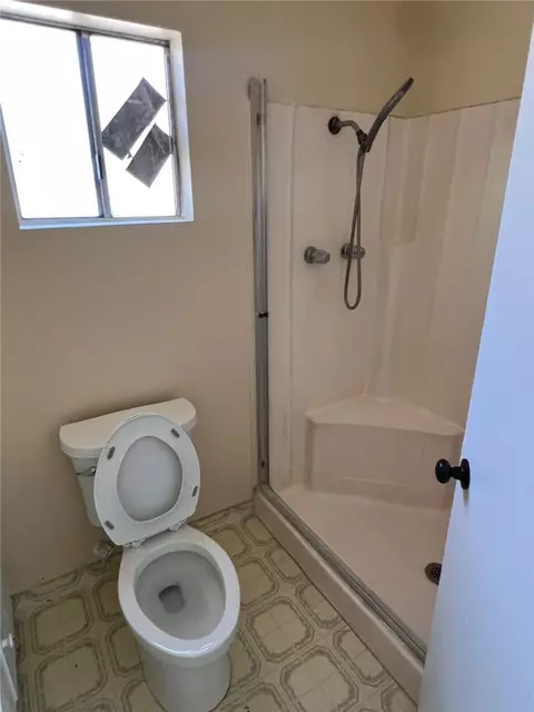 Bath - 3216 Laurel, Bakersfield, CA 93304 photo 1 of 2
