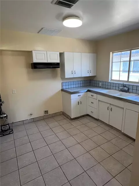 Kitchen - 3216 Laurel, Bakersfield, CA 93304 photo 2 of 4