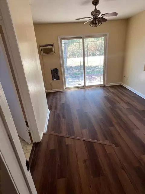 Living - 3216 Laurel, Bakersfield, CA 93304 photo 3 of 5