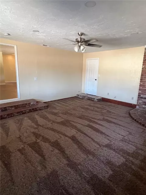 Living - 3216 Laurel, Bakersfield, CA 93304 photo 5 of 5
