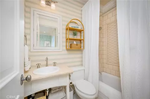 Bath - 33 Palermo Walk, Long Beach, CA 90803 photo 6 of 6