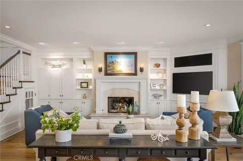 Living - 33 Palermo Walk, Long Beach, CA 90803 photo 3 of 4