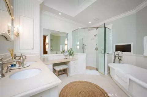 Bath - 33 Palermo Walk, Long Beach, CA 90803 photo 4 of 6