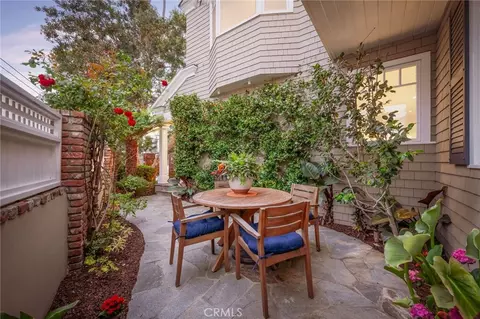 Exterior - 33 Palermo Walk, Long Beach, CA 90803 photo 9 of 12