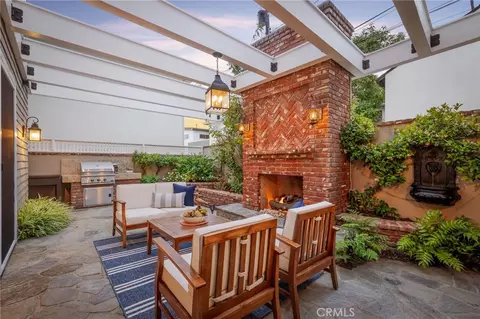 Exterior - 33 Palermo Walk, Long Beach, CA 90803 photo 1 of 12