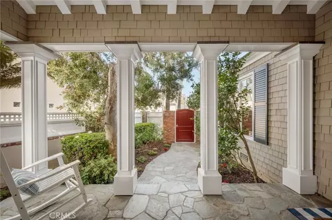 Exterior - 33 Palermo Walk, Long Beach, CA 90803 photo 5 of 12