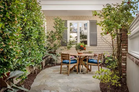 Exterior - 33 Palermo Walk, Long Beach, CA 90803 photo 2 of 12
