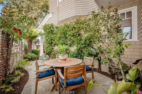 Exterior - 33 Palermo Walk, Long Beach, CA 90803 photo 3 of 12