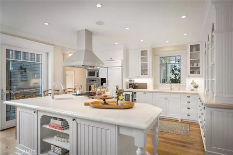 Kitchen - 33 Palermo Walk, Long Beach, CA 90803 photo 2 of 2