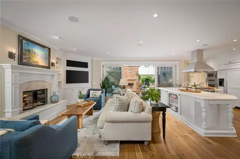 Living - 33 Palermo Walk, Long Beach, CA 90803 photo 2 of 4