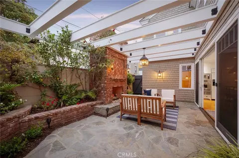 Exterior - 33 Palermo Walk, Long Beach, CA 90803 photo 8 of 12