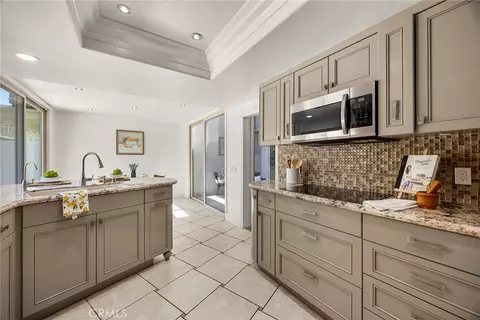 Kitchen - 6515 E Circulo Dali, Anaheim, CA 92807 photo 3 of 5