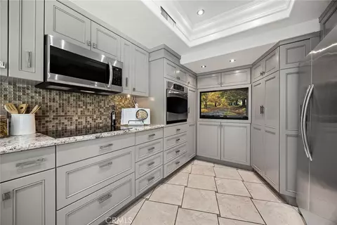 Kitchen - 6515 E Circulo Dali, Anaheim, CA 92807 photo 4 of 5